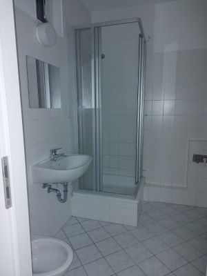 Frisch installiertes Sanitär im Badezimmer